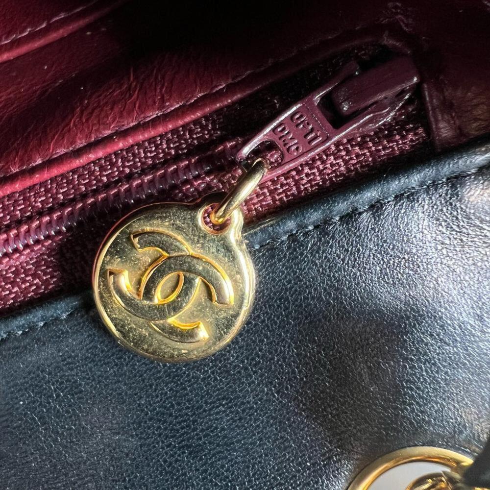 Chanel women's shoulder bag, Matelassé, gold hardware, serial number 1, Coco ... - Picture 13 of 16